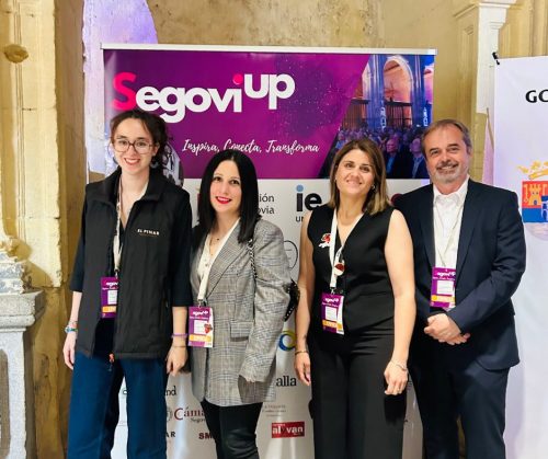 De izquierda a derecha: Lucía de Pablos, Cristina Santomé, Aroa González y César Otero, de El Pinar, en SegoviUp'25