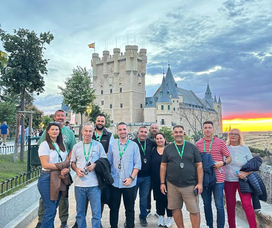 Clientes griegos de El Pinar visitando el Alcázar de Segovia