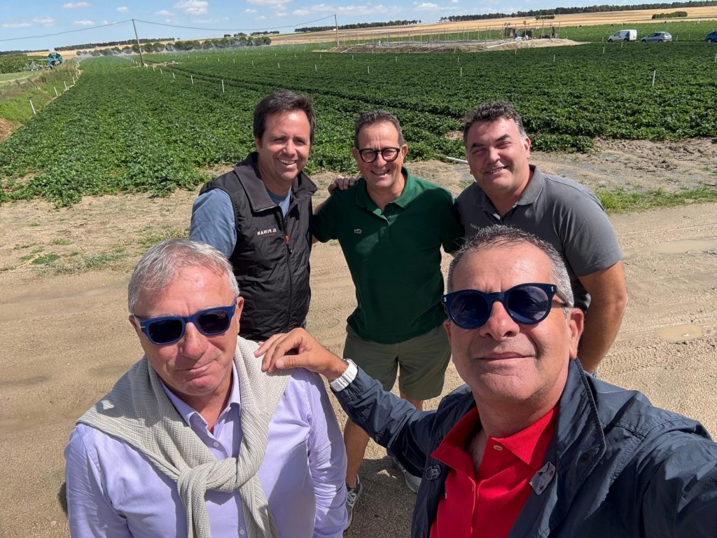 Clientes italianos visitando los viveros de El Pinar en España