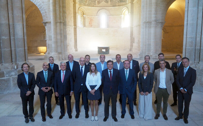Foto de familia de la jornada XXXV años de Diálogos Castilla y León Económica