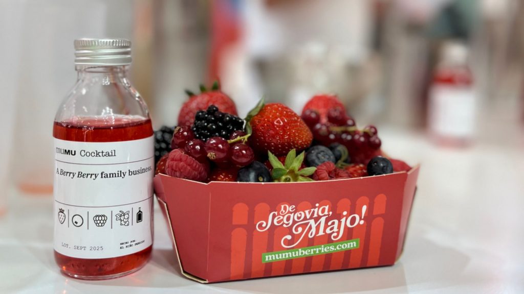 Cóctel de El Niño Perdido elaborado con los frutos rojos de muMU Berries para FA'25