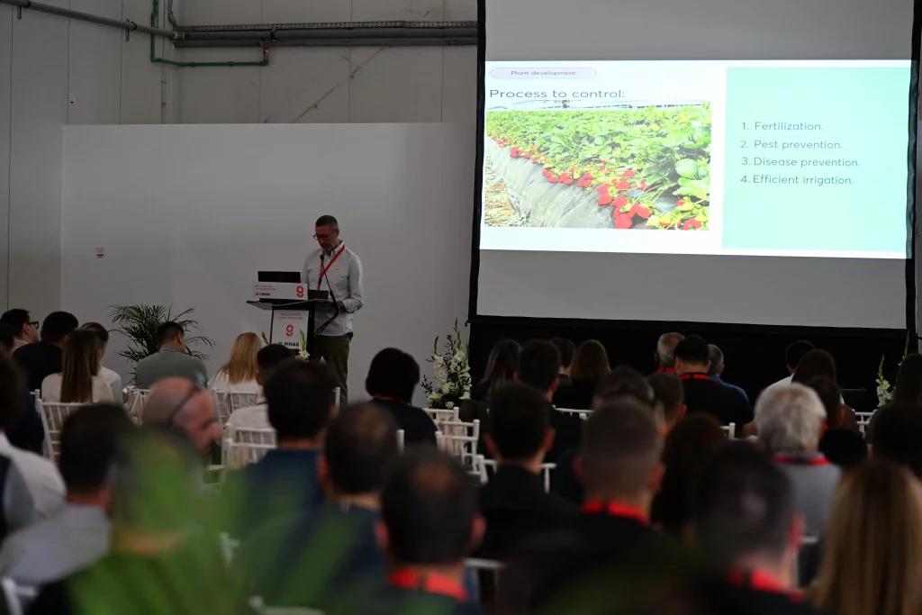Ponencia ofrecida por Jorge Fuentes, perteneciente al equipo de El Pinar, en Berry Summit Greece 2026.