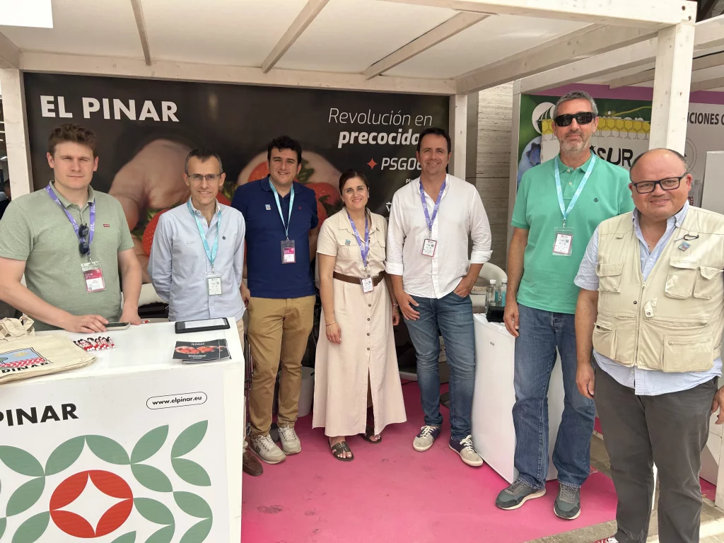 Parte del equipo de planta y fruta de El Pinar en el undécimo Congreso Internacional de Frutos Rojos de Huelva.