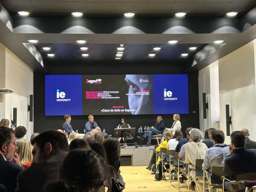 Mesa redonda en la III edición de SegoviUp 2026.